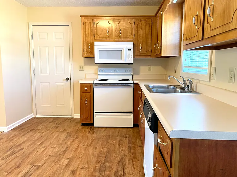 811 Flyer Ct — Photo 6