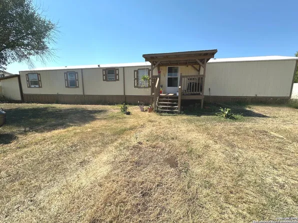 240 LAKEVIEW, Pleasanton, TX 78064