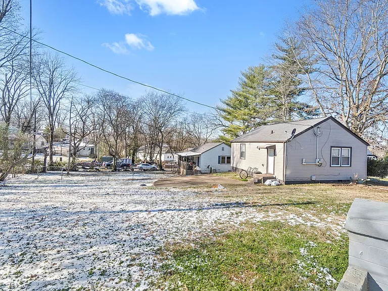 42 Maple St — Photo 17