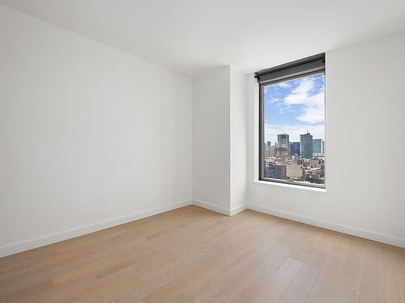 5th image of 3 Court Sq APT 1201