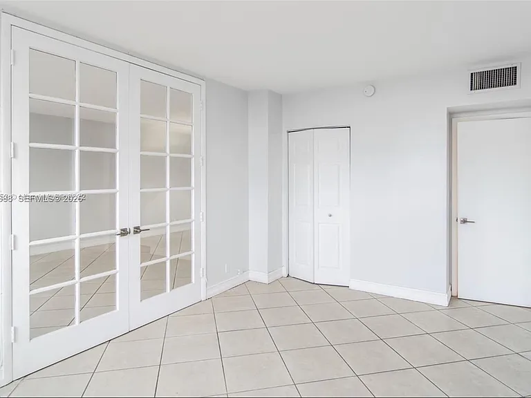 1455 N Treasure Dr #A — Photo 3