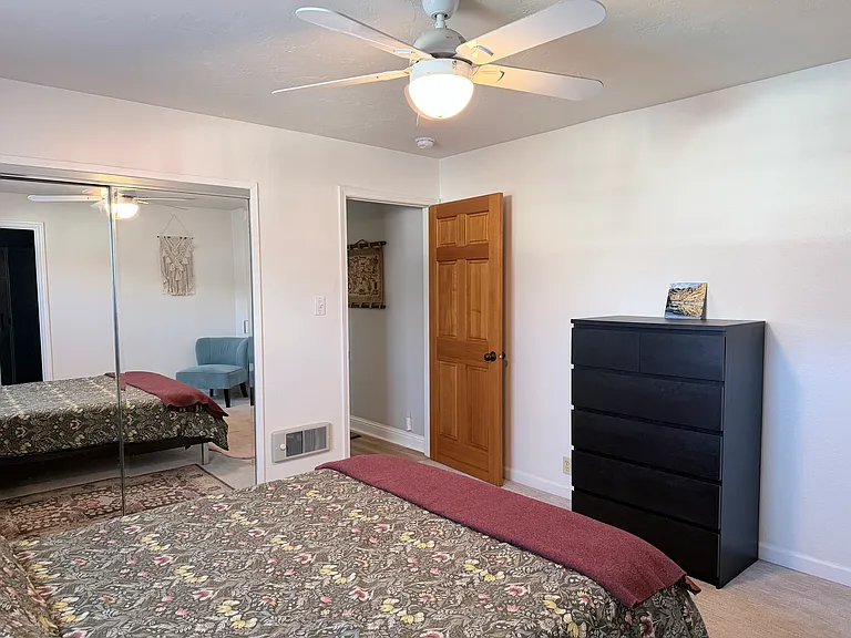 313 NW Riverfront St #1 — Photo 11