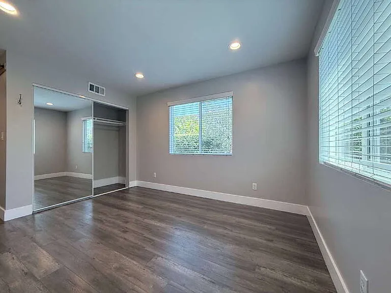 3652 1/2 Percy St #LOWER — Photo 17