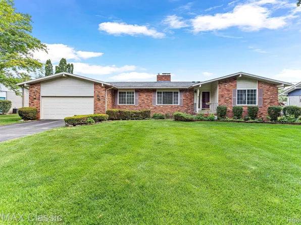 791 Bogie Lake Rd, White Lake, MI 48383