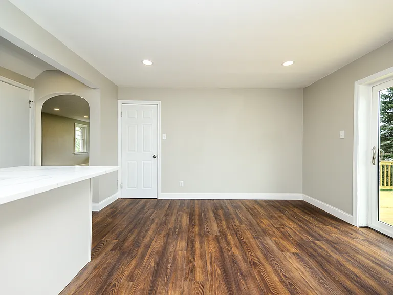 1050 S Keim St — Photo 12