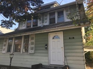 32 Intervale Rd, Teaneck, NJ 07666