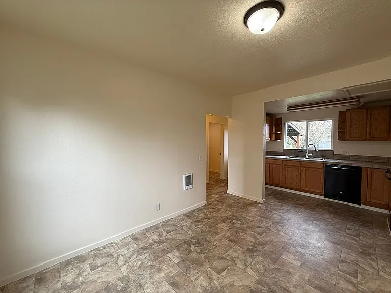 1133 Irvington Dr — Photo 8