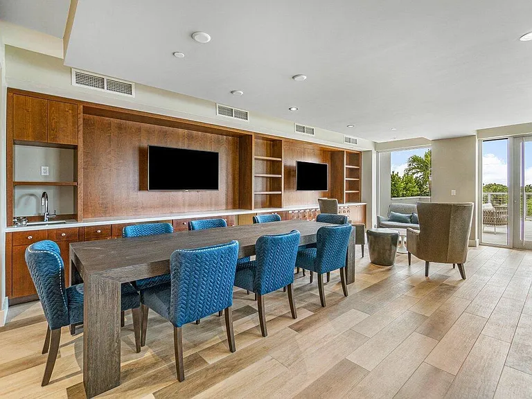 236 SE 5th Ave #303 — Photo 32