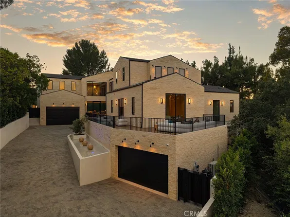 16093 Royal Oak Rd, Encino, CA 91436