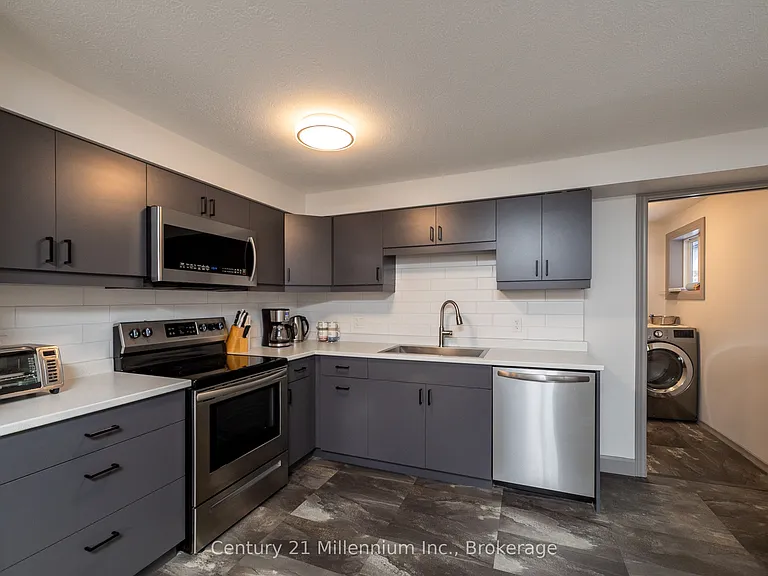 413 Queen St S #B — Photo 9