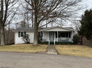 907 Overlook Dr, Coshocton, OH