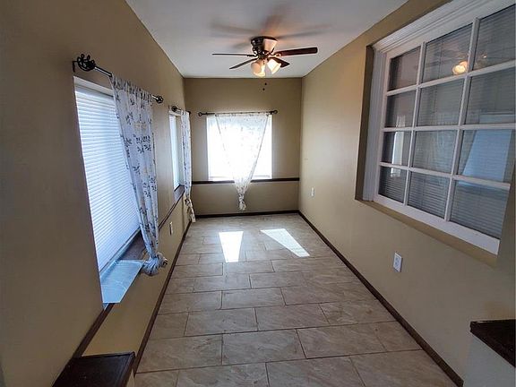 3rd image of 3635 Pine Grove Ave