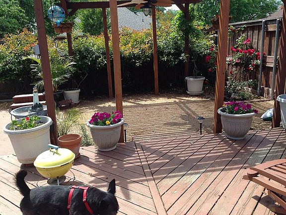 Deck & Pergola newly Painted. Privacy Wood Fence.
