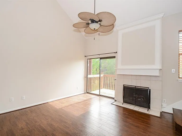 737 Davis Rd — Photo 4