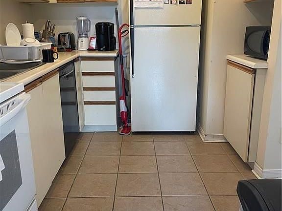 3rd image of 302 College Ave W #112