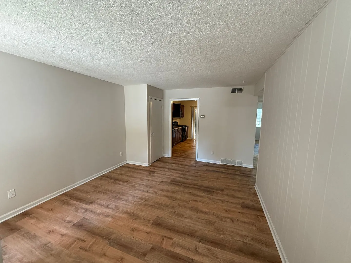 Charming Two-Bedroom Apartment — Photo 3