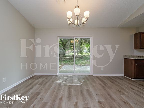 3rd image of 11616 Linda Ln