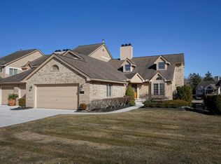18260 Blue Heron Pointe Dr, Northville, MI 48168
