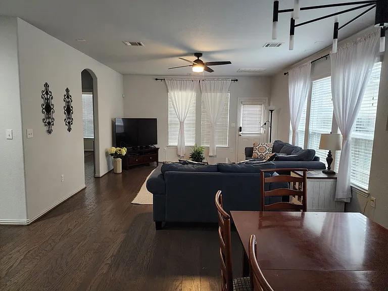 Esperanza Dr — Photo 2