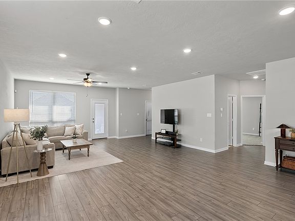 2nd image of 1925 Viva Rd #1925