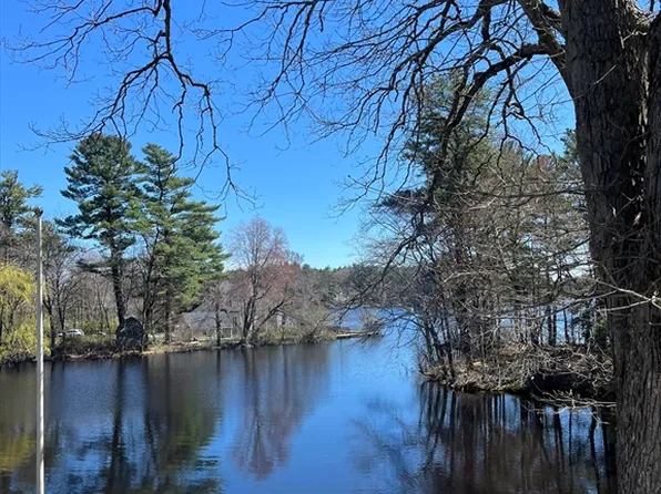 10 Oakridge Ave, North Attleboro, MA 02760