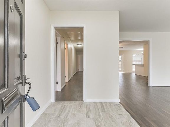 4th image of 5511 Whispering Creek Way