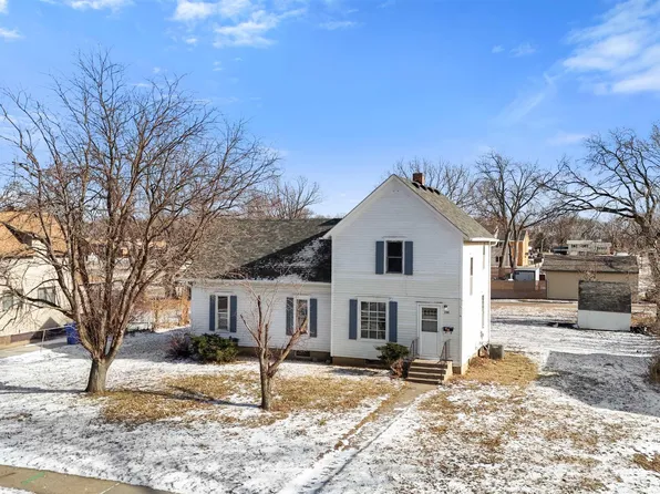 206 S Pine St, Vermillion, SD 57069
