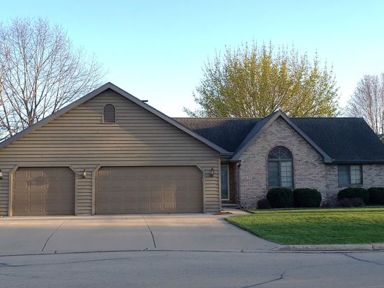 139 Briar Dr, Neenah, WI 54956