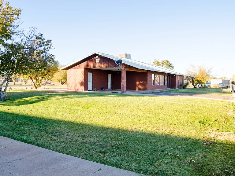 25 W Maverick Ln — Photo 22