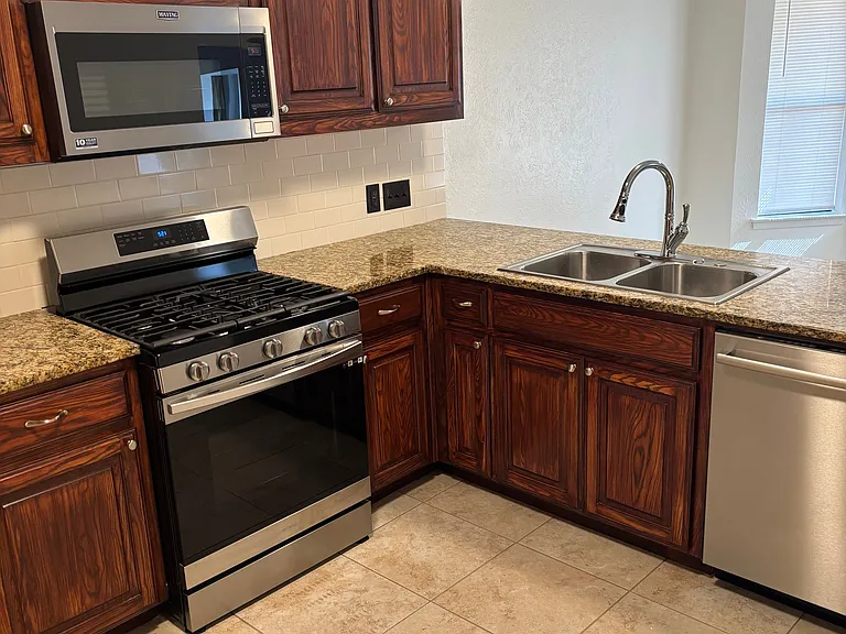 2700 Plover Ln — Photo 5