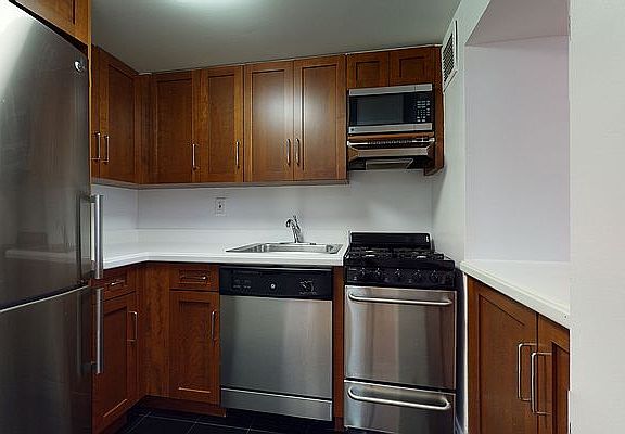 5th image of 1 Astor Pl APT 3h