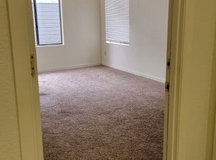 2323 NW Irving St APT 4, Portland, OR 97210