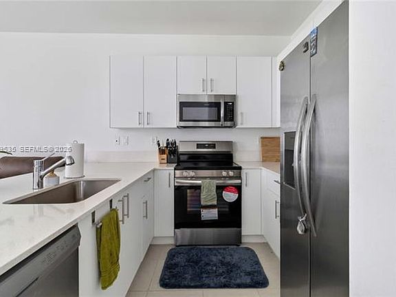 4th image of 760 SE 13th Ct #Townhouse 760