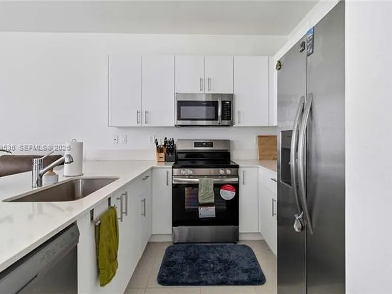 760 SE 13th Ct #Townhouse 760 — Photo 4