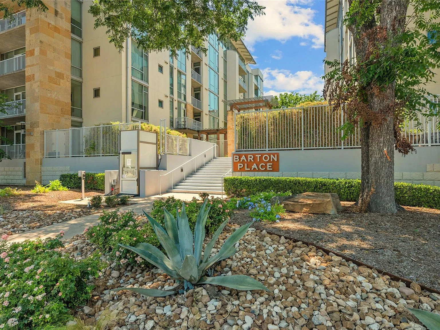 1 bed, 1.0 bath, 681 sqft, $2,600 — Photo 4
