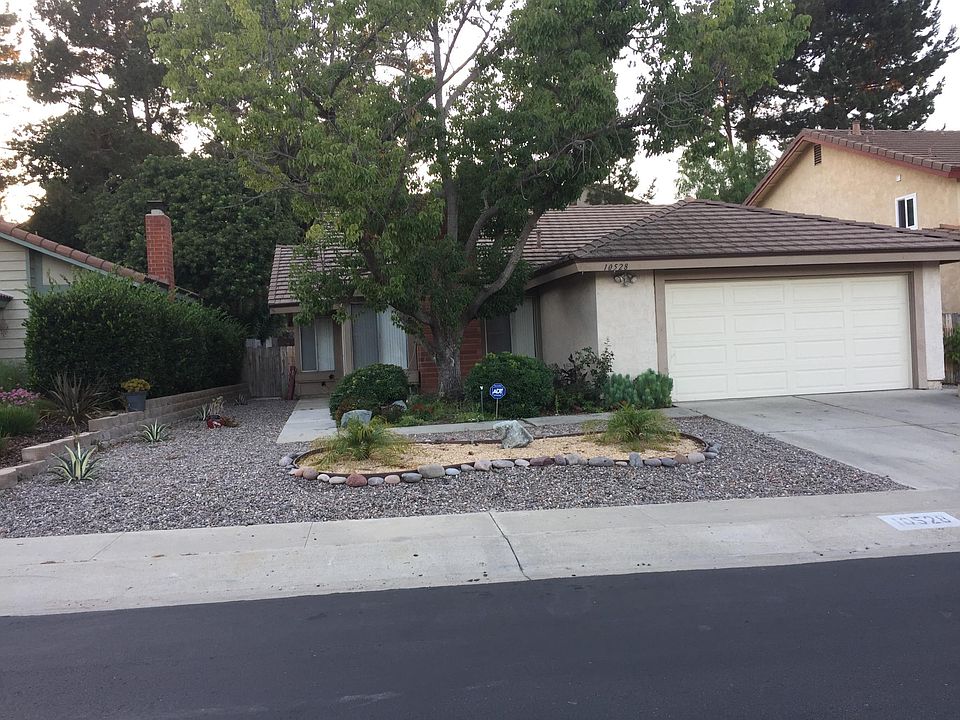 2nd image of 10528 Moorpark St