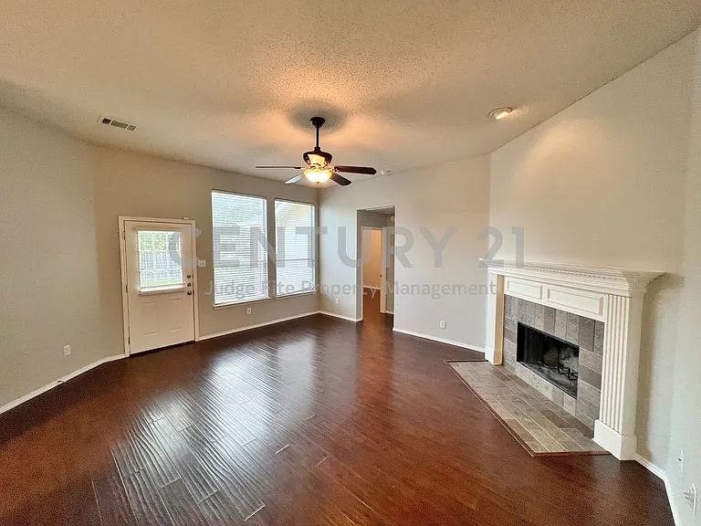 1222 Harvard Ln — Photo 5