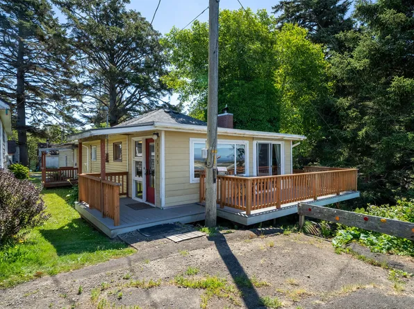 1195 3rd St, Tillamook, OR 97141
