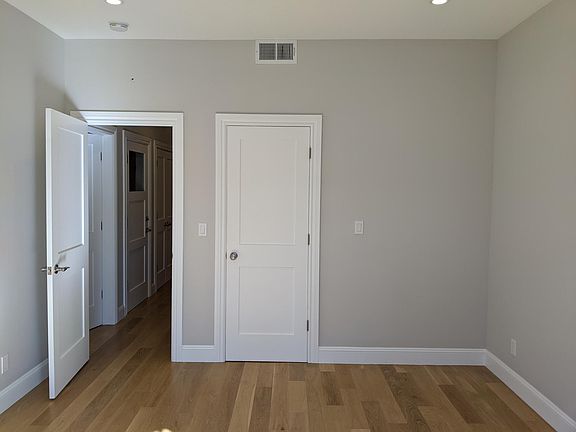 4th image of 428 Lyon St