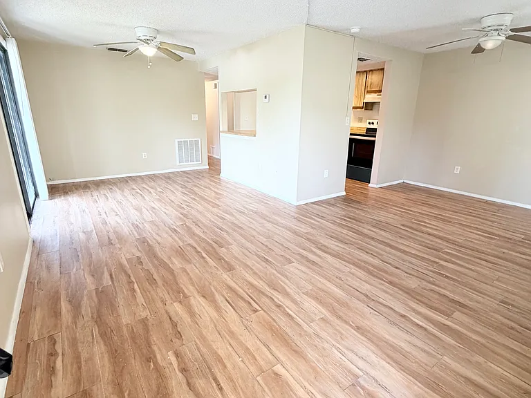 129 Camphor Cir #F — Photo 3