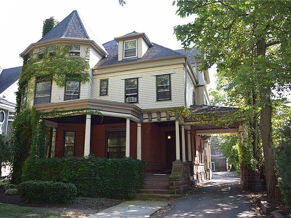 2nd image of 721 W Ferry St