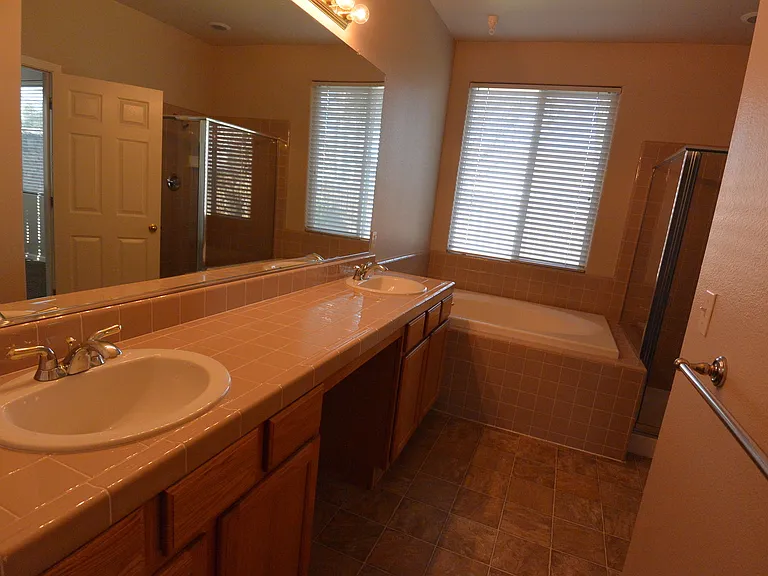 6102 W Seeger Ct — Photo 9