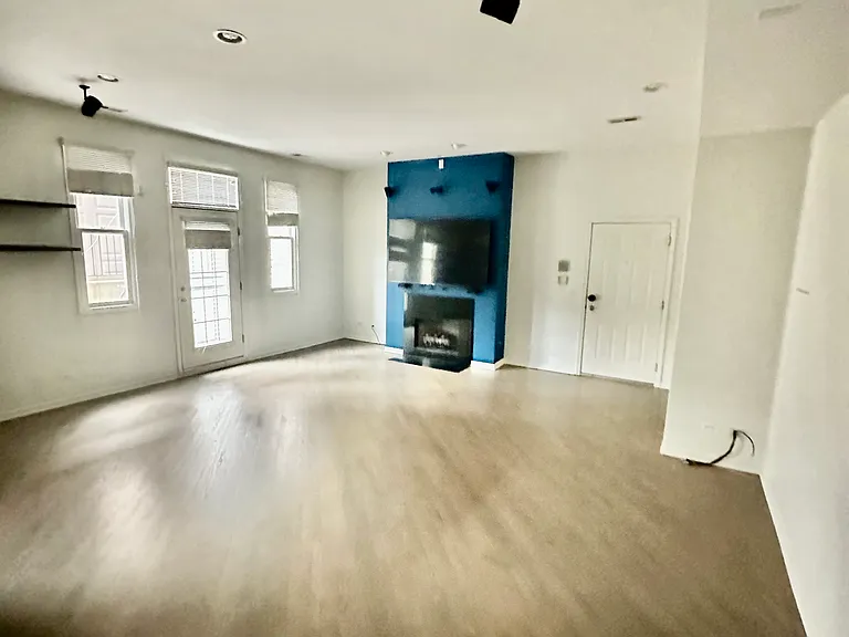 1761 W Morse Ave #GS — Photo 2