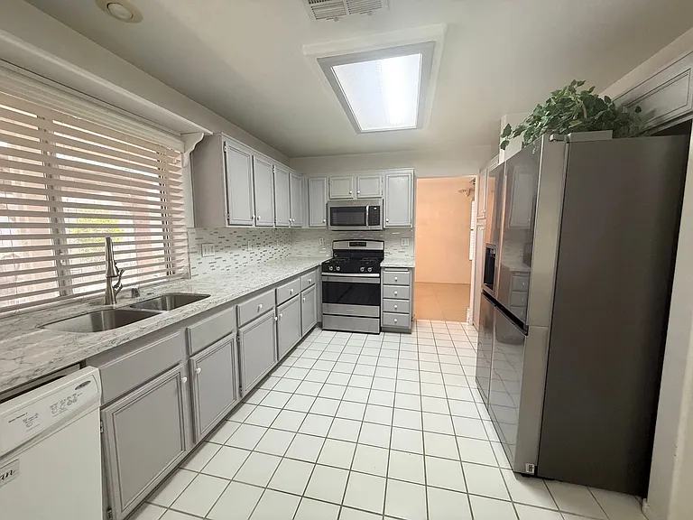 1778 Blue Ribbon Dr — Photo 3