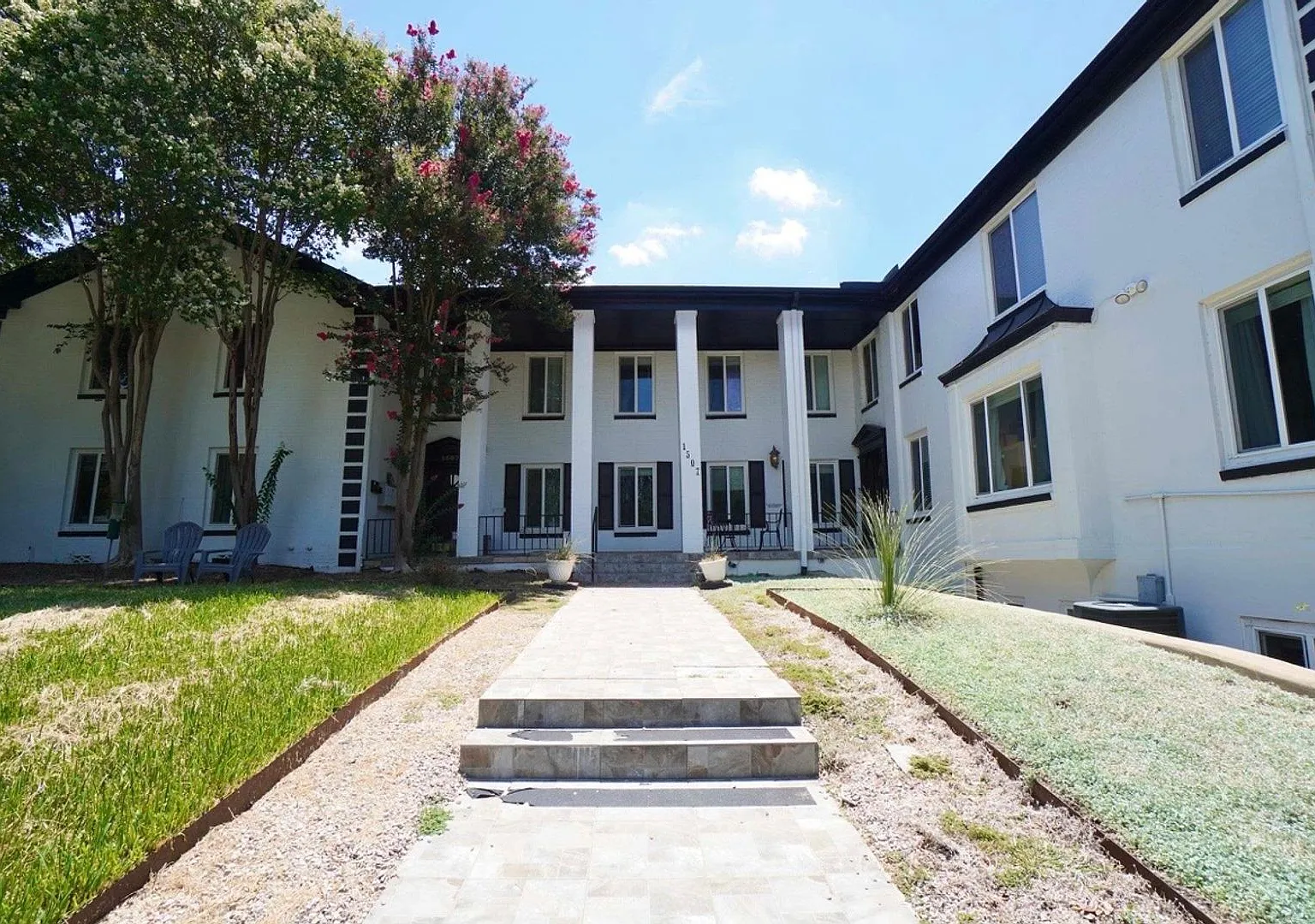 Charming 2 Bed / 1 Bath Apartment in the Heart of Austin, TX — Photo 1