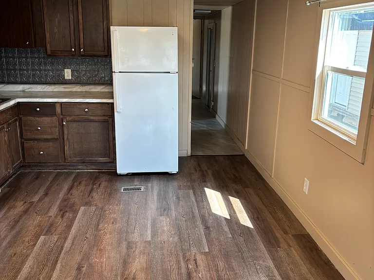 140 W 4th St #8 — Photo 3
