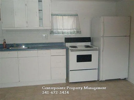 785 Park Hill Ln — Photo 3