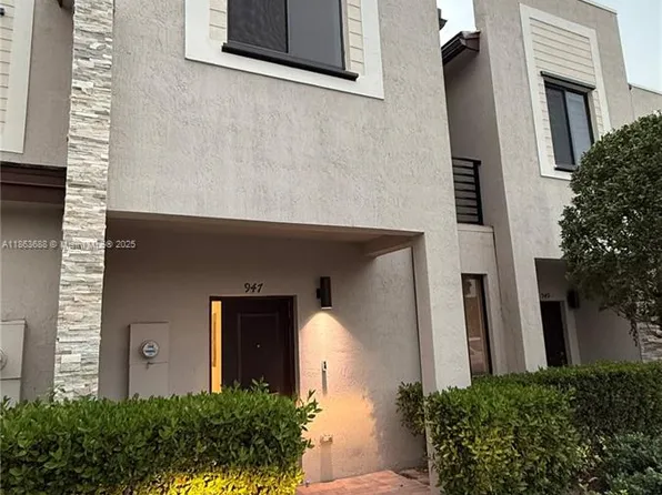 947 NE 211th St #947, Miami, FL 33179