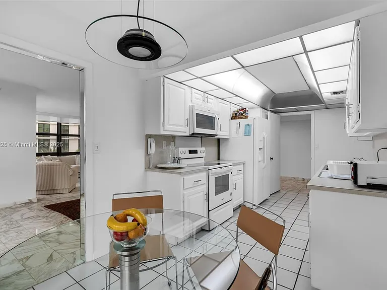 1121 Crandon Blvd #E302 — Photo 12
