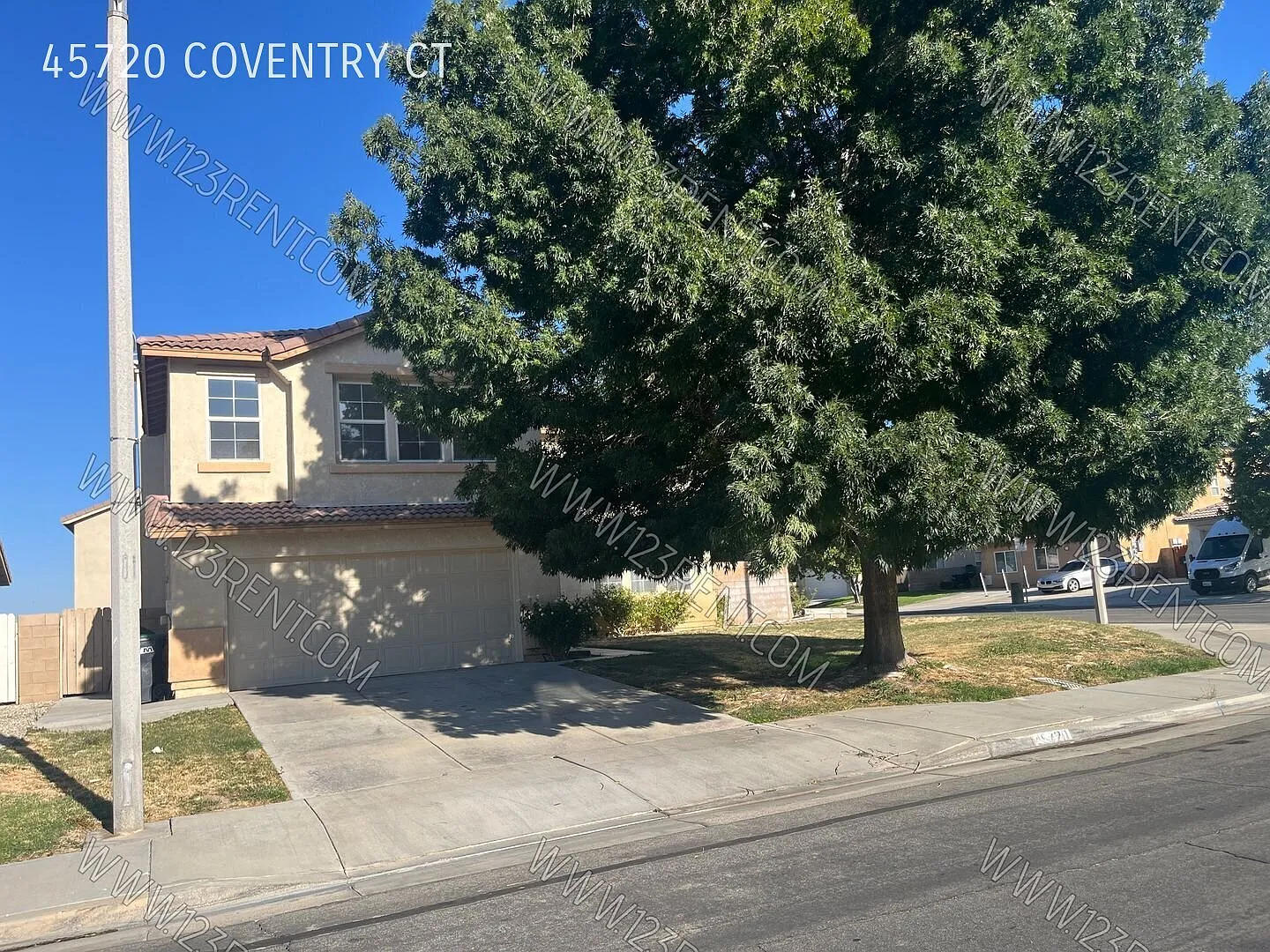 5bd/3bth 2 Story Single Family Home West Lancaster — Photo 2